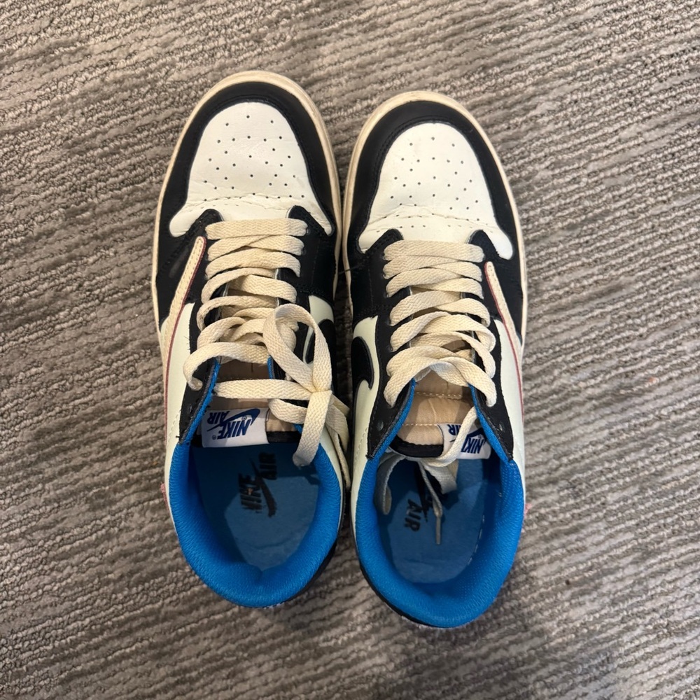 Nike Low-Top Sneakers in White, Black & Bright Blue